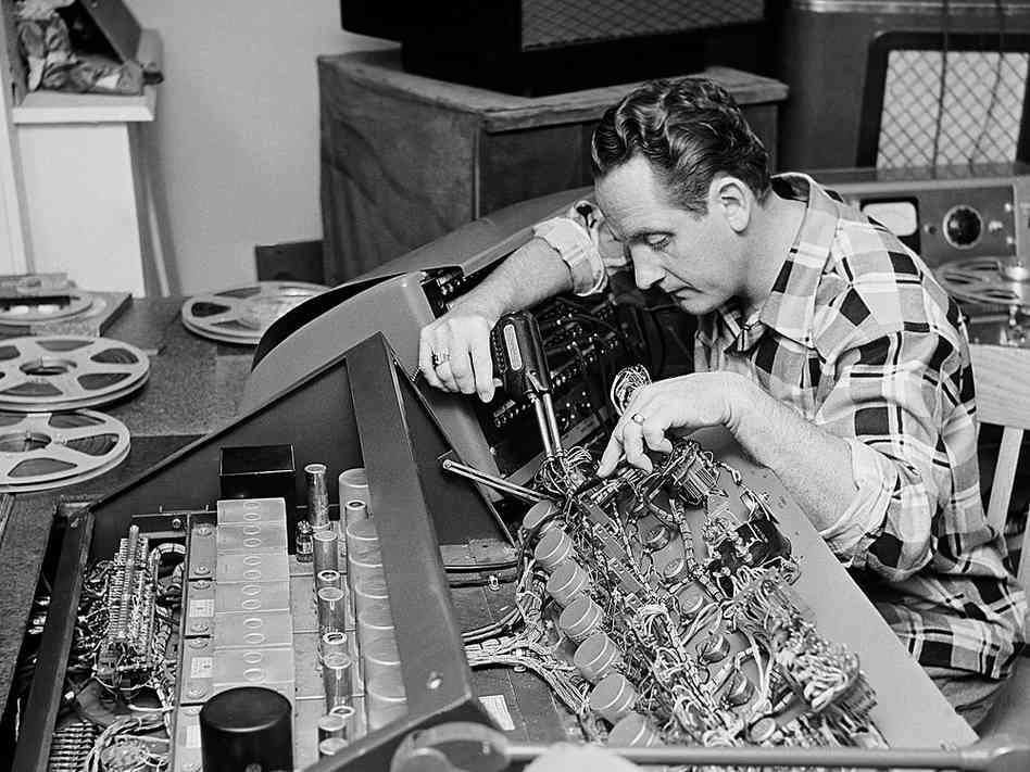 The Pioneers of Audio Engineering: Les Paul