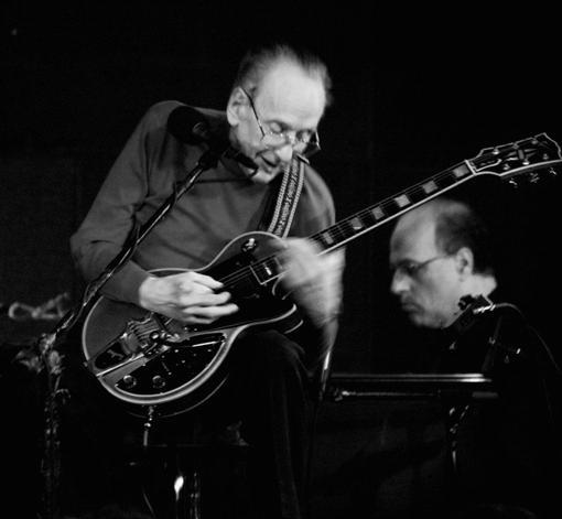 Les_Paul_live_3-4